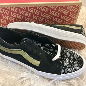 RARE Vans SK-8-Low Paisley Suede Black Green Mens Size 10